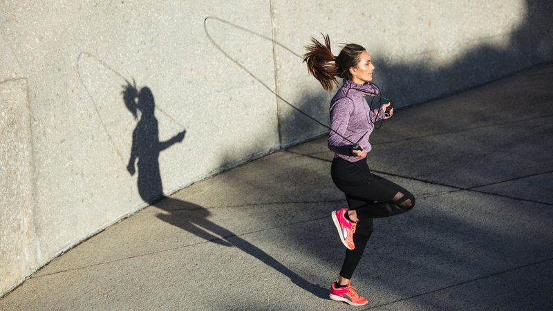 Nhảy dây là bài tập cardio giúp vận động nhiều nhóm cơ cùng lúc