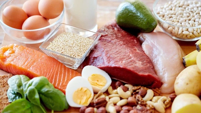 Chế độ dinh dưỡng đầy đủ protein, vitamin và khoáng chất thúc đẩy vết thương mau lành