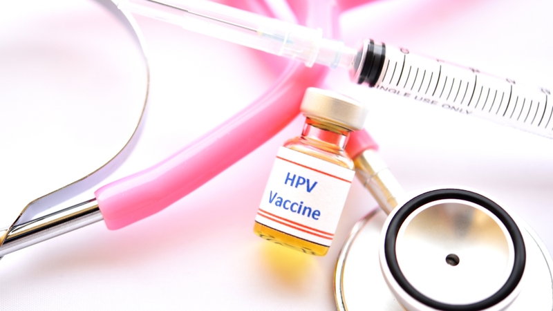 HPV type 52 thuộc chủng nguy hiểm, vì vậy, để giảm rủi ro, bạn nên tiêm vắc xin HPV để phòng ngừa