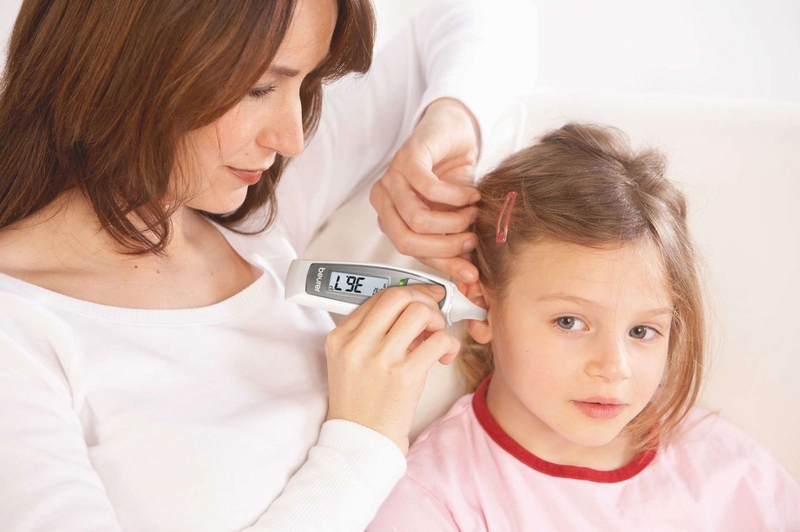 Nhiệt kế điện tử đo tai hay đo trán tốt hơn nên chọn loại nào 1