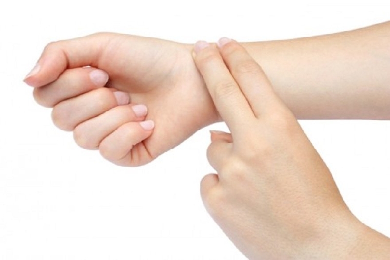 Nhìn cổ tay biết có thai đúng không? Dấu hiệu nhận biết có thai 2