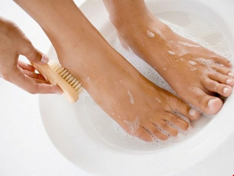 Nhổ lông ngón chân cái có sao không 2