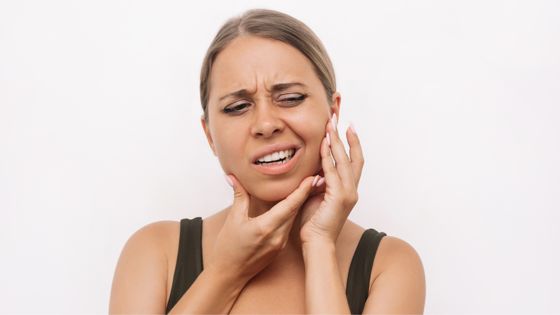 Ăn nhai cân bằng cả hai bên hàm giúp giảm tình trạng lệch mặt