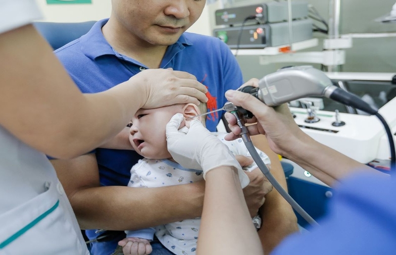 Nhọt ống tai ngoài ở trẻ sơ sinh: Bố mẹ không nên xem thường 2