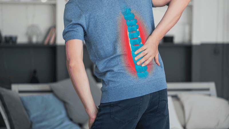Thoát vị đĩa đệm thắt lưng gây đau lan từ lưng xuống mông và chân do chèn ép rễ thần kinh, thường kèm tê bì, yếu cơ và hạn chế vận động