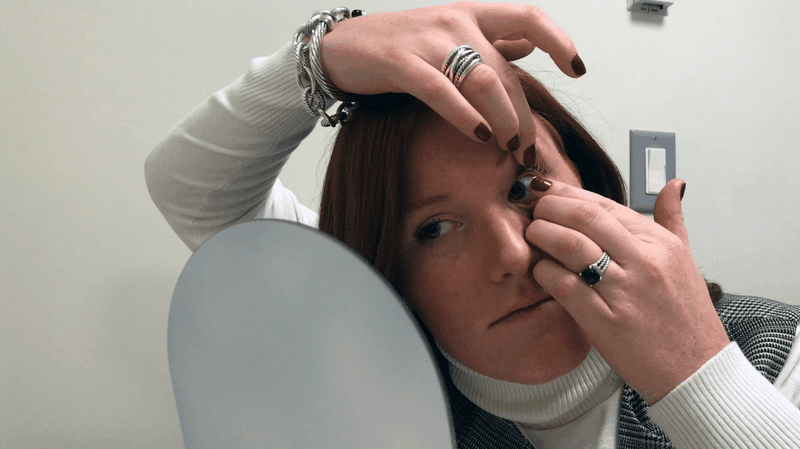 Những ai không nên đeo kính áp tròng? 2