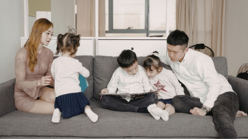 Cha mẹ làm gương tốt để trẻ noi theo và hình thành thói quen tốt