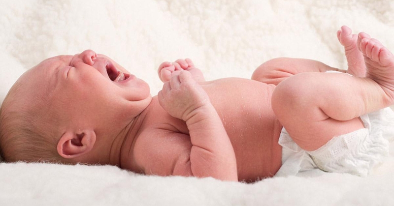 Những cách giúp hạn chế tình trạng trẻ rướn người khi ngủ 1