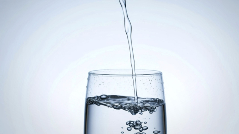 Nước đóng vai trò quan trọng trong quá trình chuyển hóa và đào thải glucose dư thừa qua nước tiểu