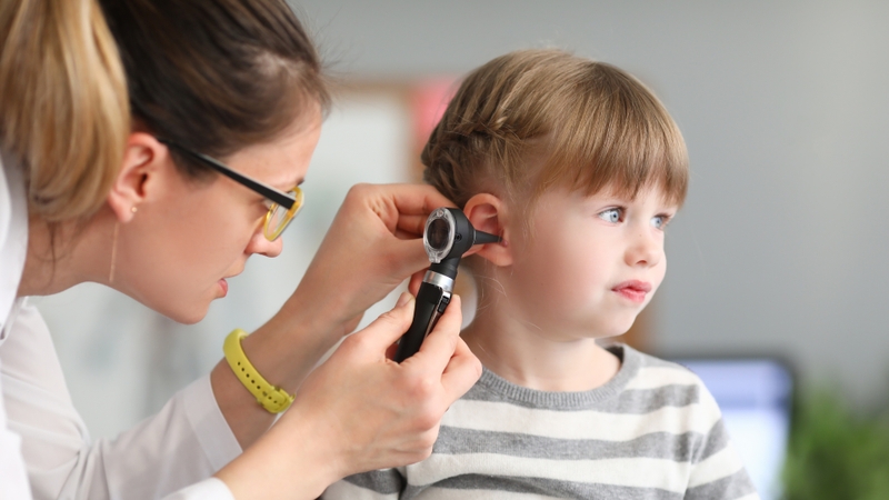 Những cách xử lý khi trẻ bị đau tai ba mẹ cần biết 3