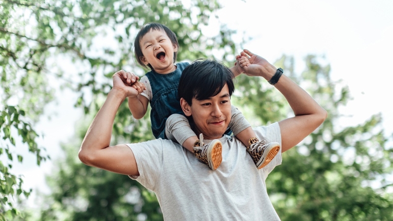 Những đặc điểm di truyền từ bố sang con về ngoại hình và bệnh lý 1