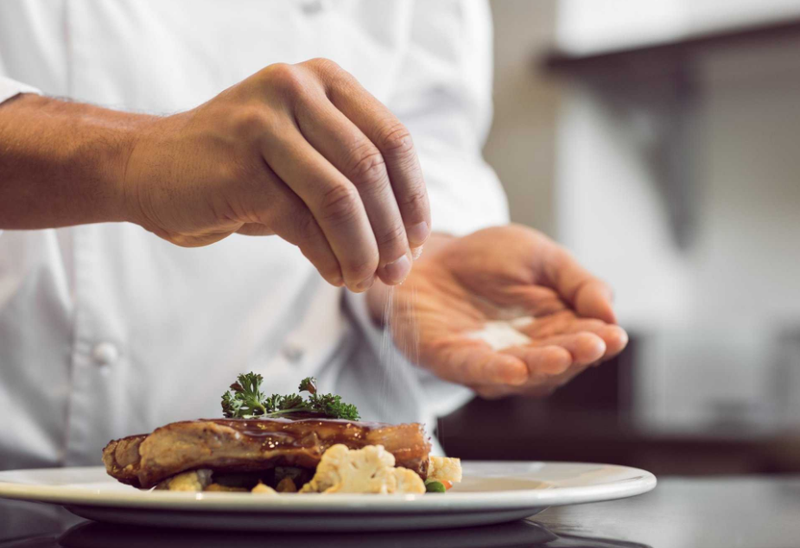 Những dấu hiệu cho thấy cơ thể đang dư thừa muối 1