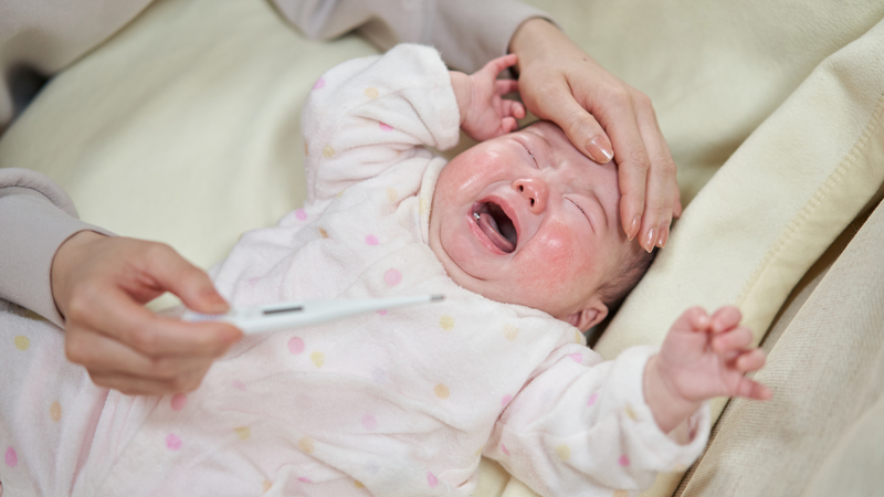 Nên hoãn tiêm nếu trẻ đang bị sốt, mệt mỏi hoặc có sức khỏe không ổn định