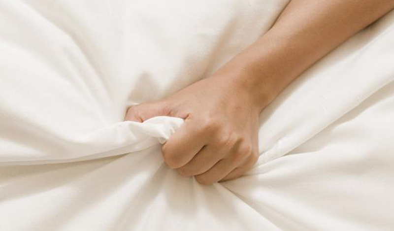 Ngực chính là một trong những vùng nhạy cảm mà người phụ nữ thích được chạm vào nhất khi làm tình