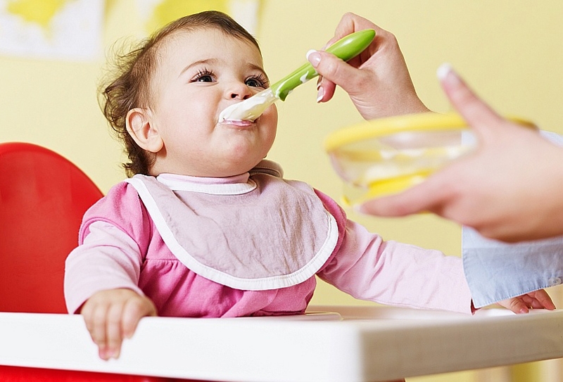 Những lưu ý khi bổ sung sữa chua cho trẻ dưới 1 tuổi