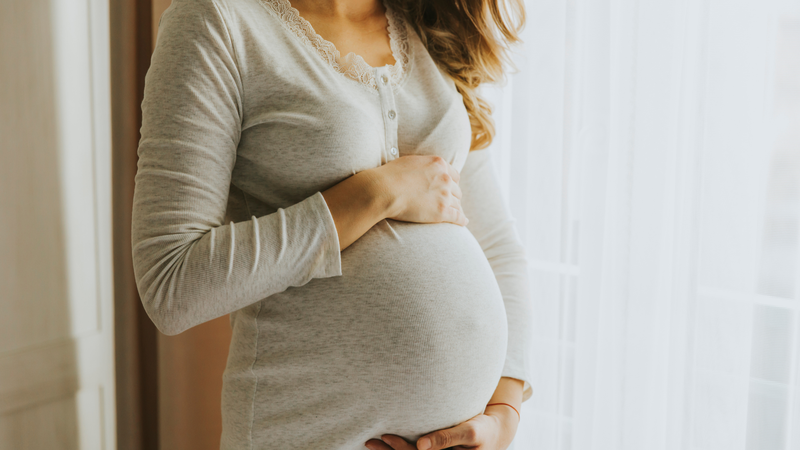 Một số loại cá có thể chứa thủy ngân, vi sinh vật hoặc chất ô nhiễm, nên mẹ bầu cần cân nhắc khi ăn