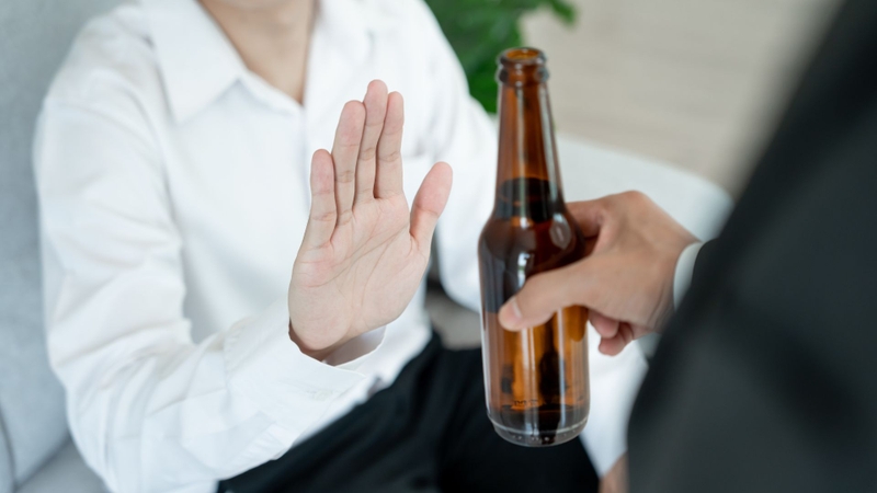 Hạn chế rượu bia là cách quan trọng để giảm nguy cơ tổn thương gan