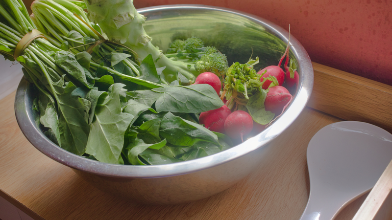 Những loại rau trồng không cần nắng vẫn có thể phát triển tốt khi trồng trong nhà