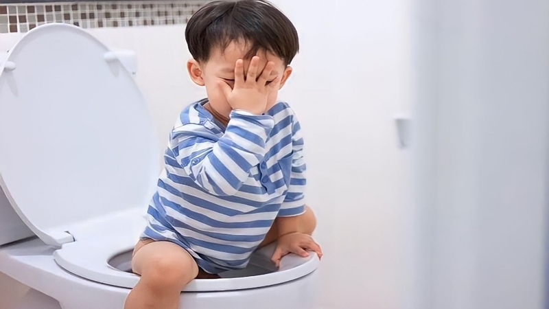 Trẻ bị xì hơi ra váng mỡ màu vàng có nguy hiểm không? 1