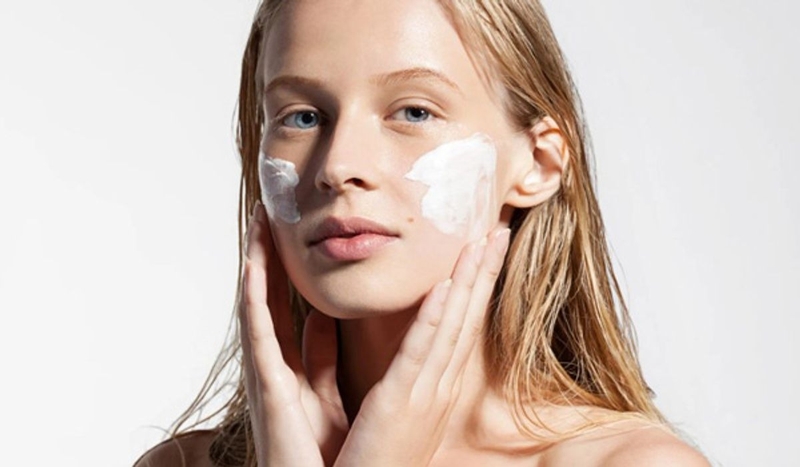 nhung-loai-sua-rua-mat-cho-tuoi-day-thi-tot-ma-ban-can-biet 2.jpg