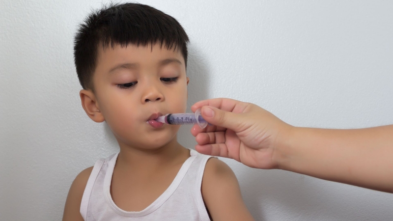 Cha mẹ nên tiến hành tẩy giun cho trẻ từ đủ 2 tuổi trở lên