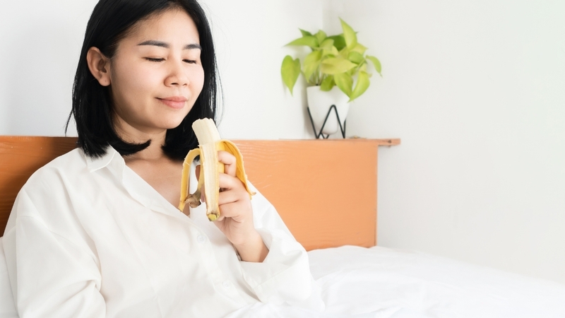 Nên ăn trái cây trước khi ngủ 1 đến 2 giờ, khẩu phần nhỏ để dễ tiêu hơn