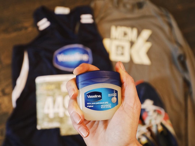 Những lợi ích và rủi ro khi sử dụng vaseline trên da mặt3