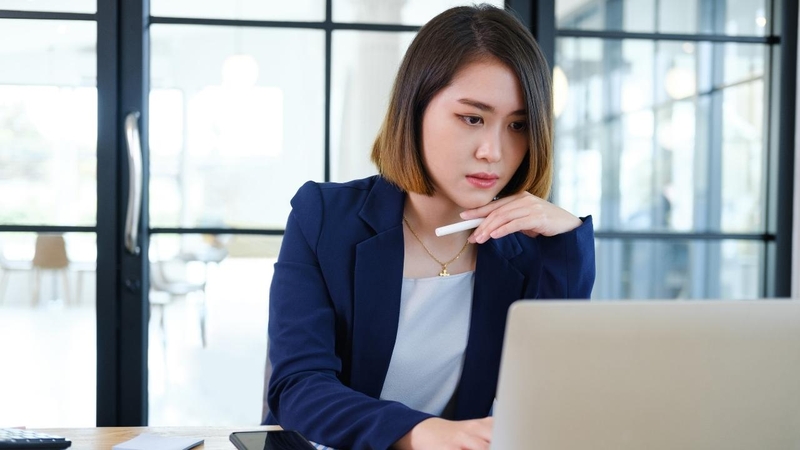 Người hướng nội có xu hướng suy nghĩ kỹ càng trước khi hành động