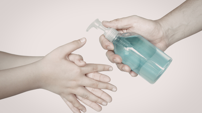 Một sai lầm phổ biến khi sử dụng nước rửa tay khô là xoa tay quá nhanh