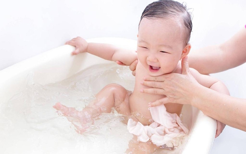 6 mẹo giải nhiệt hiệu quả cho trẻ sơ sinh vào mùa hè 1