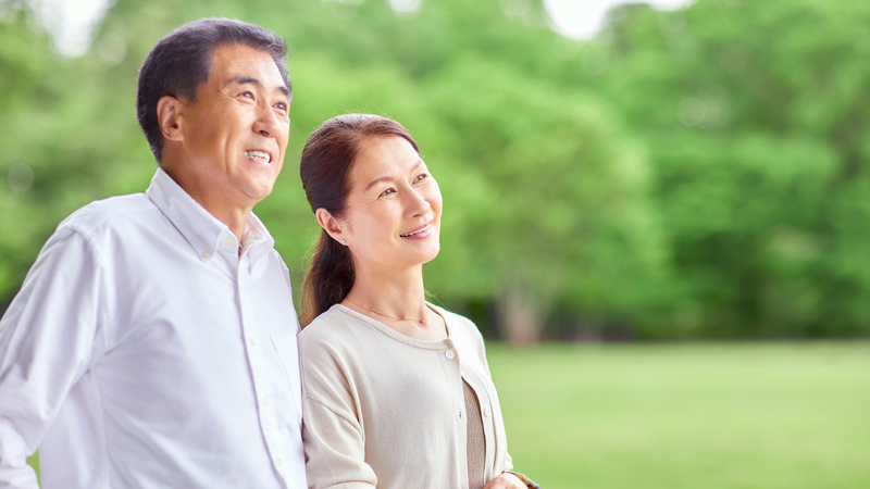 Tuổi càng cao, mật độ xương có thể giảm dần, khiến nguy cơ loãng xương và gãy xương tăng lên