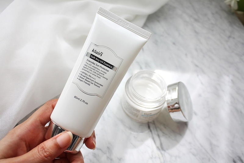 Những mẫu kem chống nắng khô thoáng không bết rít