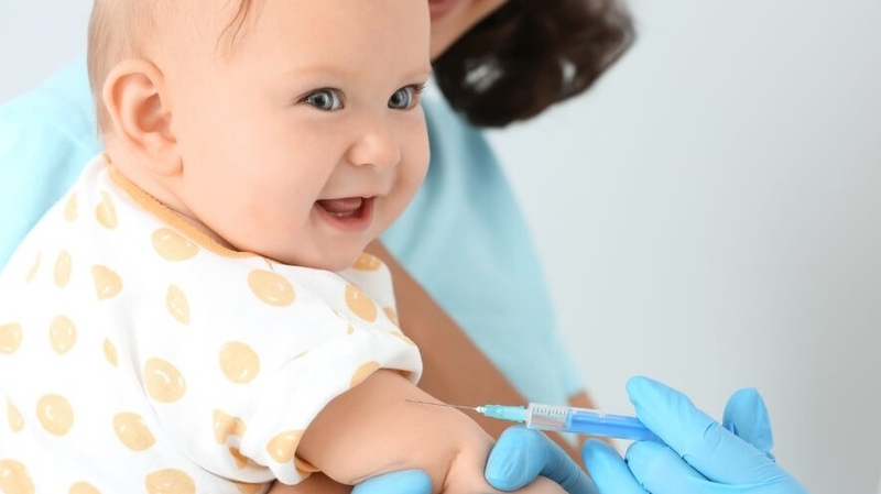 Những mũi tiêm vắc xin bảo vệ con cả đời ba mẹ cần cho trẻ tiêm ngay 4