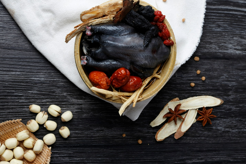 Những người không nên ăn gà ác là ai?2