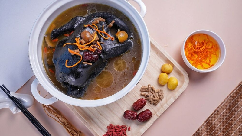 Những người không nên ăn gà ác là ai?3