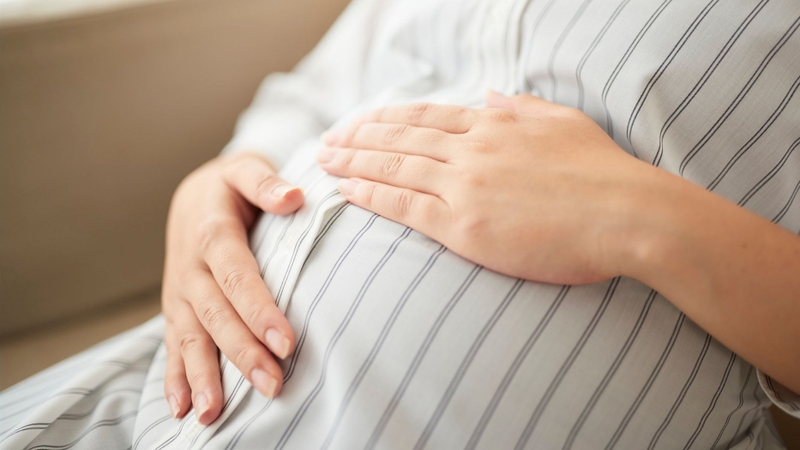 Phụ nữ mang thai giai đoạn cuối có thể ăn trứng vịt lộn để bổ sung dưỡng chất nhưng cần hạn chế và thận trọng vì dễ gây đầy hơi, khó tiêu