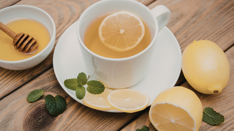 Bệnh nhân loét dạ dày là những người không nên uống nước chanh mật ong vào buổi sáng
