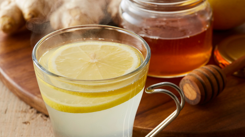 Người có đường huyết không ổn định nên cân nhắc về việc uống chanh mật ong