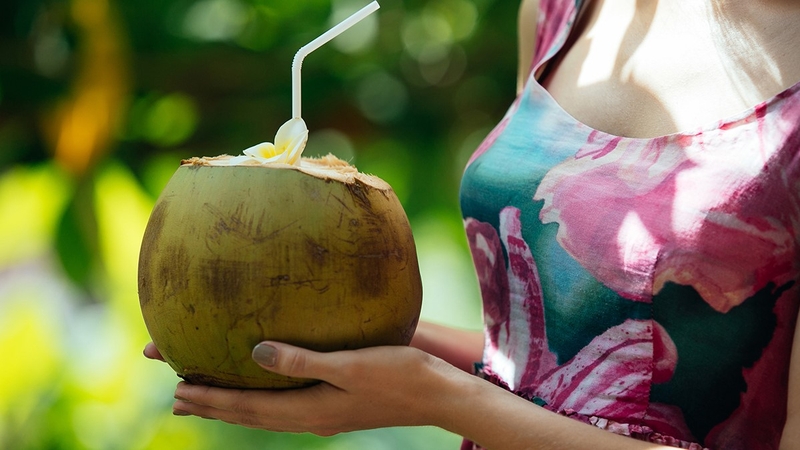 Những người không nên uống nước dừa thường xuyên là ai? 1