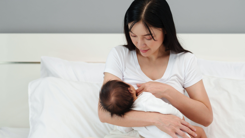 Trong 6 tháng đầu đời, trẻ nên được bú mẹ hoàn toàn nếu có thể