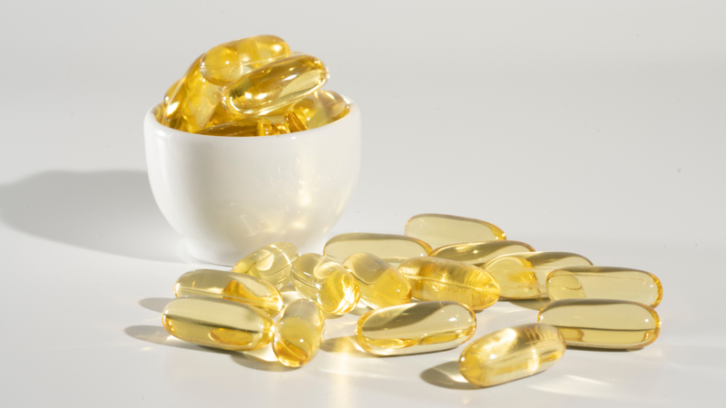 Nên uống Omega-3 vào buổi sáng hoặc sau bữa ăn vì đây là thời điểm cơ thể hấp thu tốt hơn