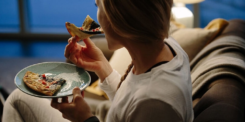 Ăn cay, ăn mặn gây nên chứng khô miệng khát nước về đêm