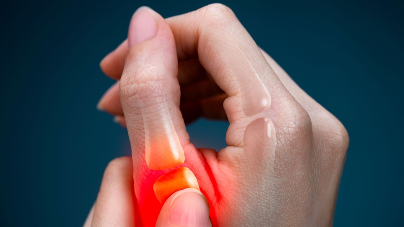 Có nhiều nguyên nhân có thể dẫn tới đau khớp ngón tay cái