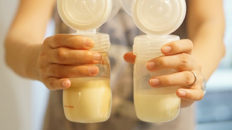 Những tác dụng của sữa non mà các mẹ cần biết1