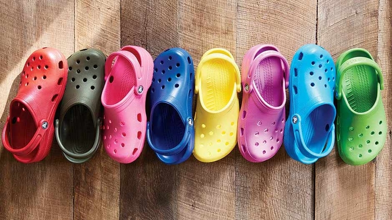Những tác hại của dép crocs bạn nên biết 2
