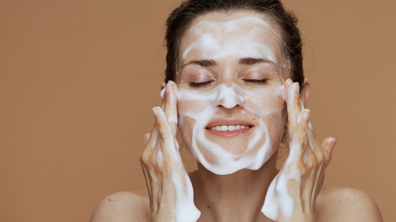 Những thói quen buổi tối làm hại làn da: Bạn đã biết chưa 1