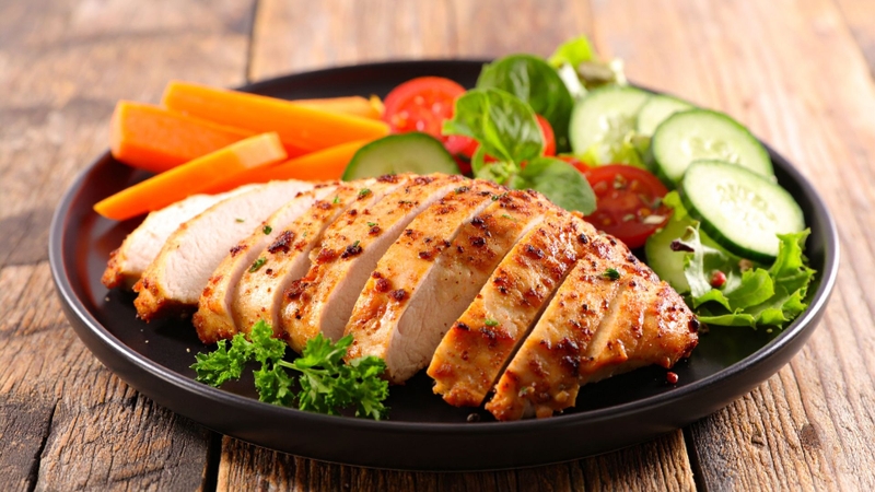 Ức gà là lựa chọn tốt cho việc xây dựng cơ bắp và tăng cân