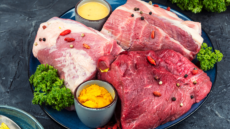 Thịt bò và thịt heo giúp cung cấp năng lượng và làm tăng hiệu ứng sinh nhiệt cho cơ thể