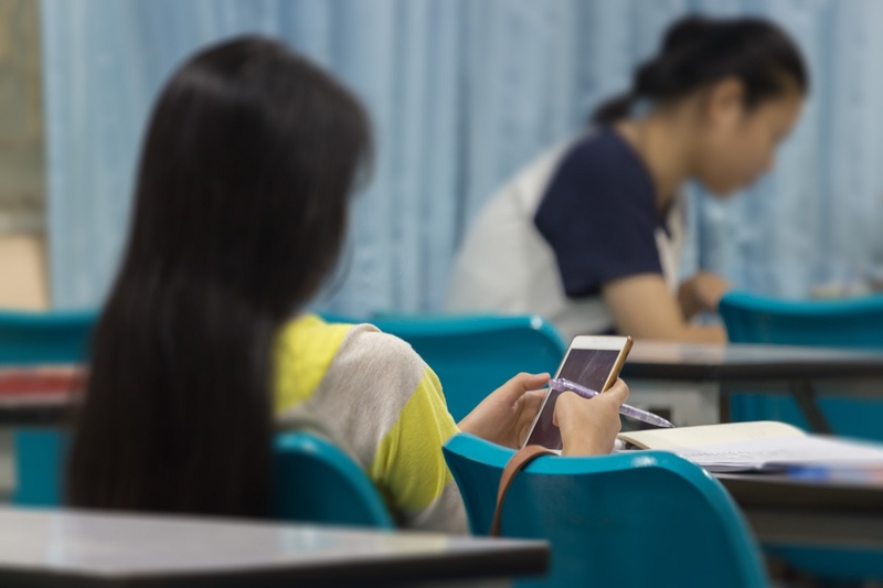 Những vật dụng cá nhân sử dụng hằng ngày dễ gây mụn 1