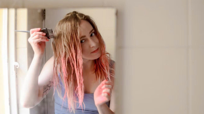 Nhuộm tóc để bao lâu thì xả? Hướng dẫn xả tóc đúng cách 5